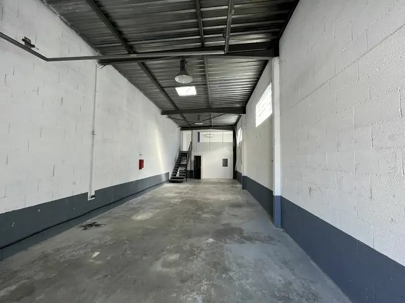 A louer Locaux d'activité 866m² Vénissieux