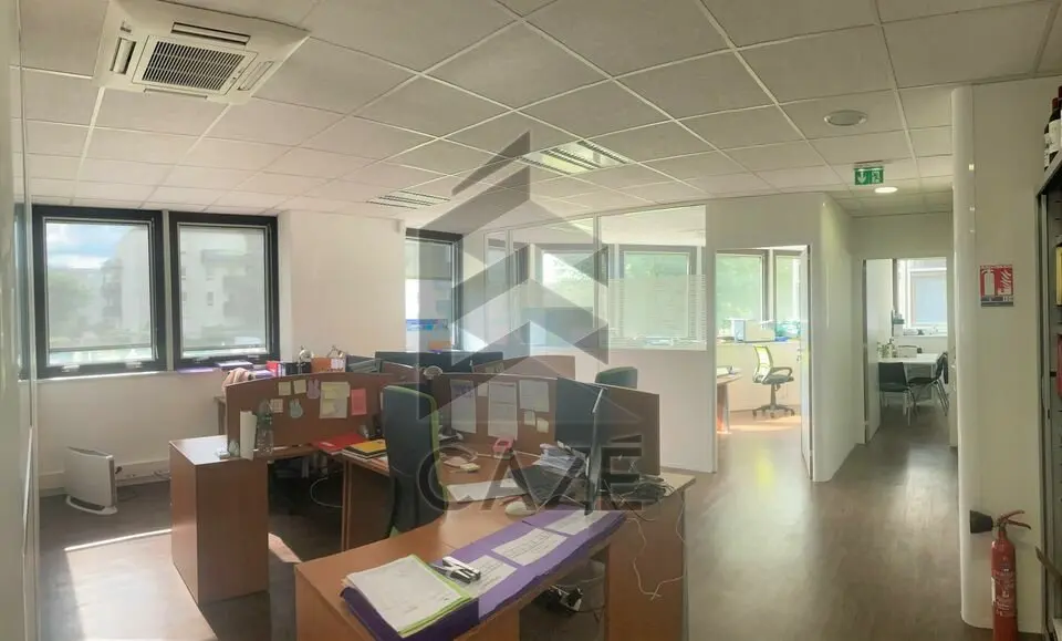 Bureau à louer - Bruges (33520) - 170 m² - 1 629 €/mois