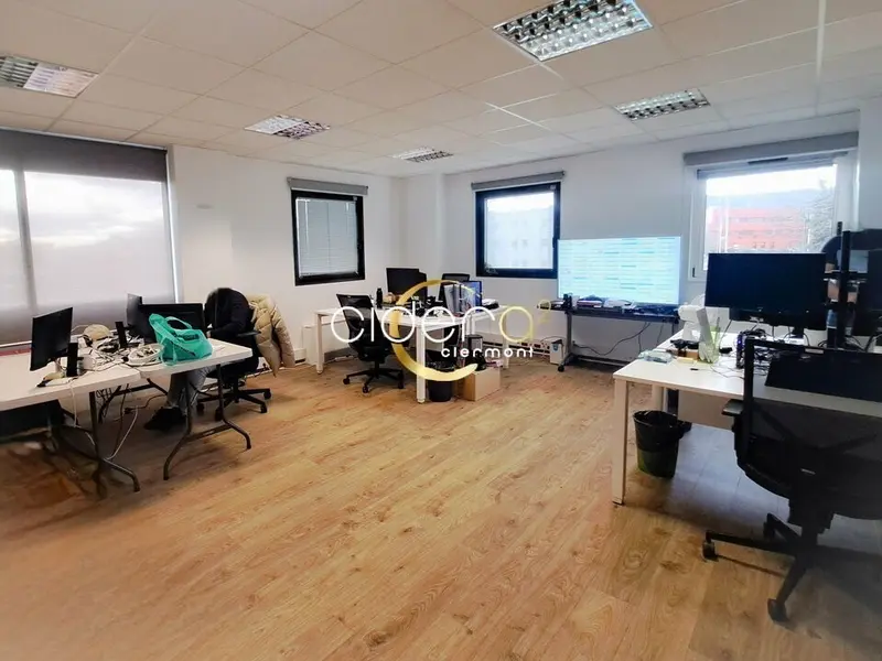 A louer bureaux PMR en 1er étage d'un immeuble ERP 5ème catégorie
