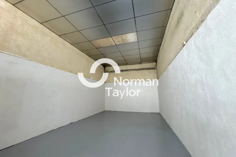 Local d'activité  de 90m2 à louer - Lunel