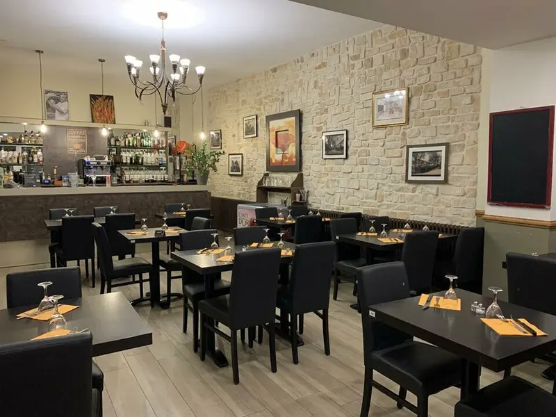 BOLLENE : Brasserie-Pizzéria idéalement située