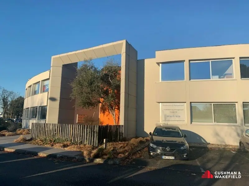 Bureaux à la location de 169 m² - Proximité Aéroport