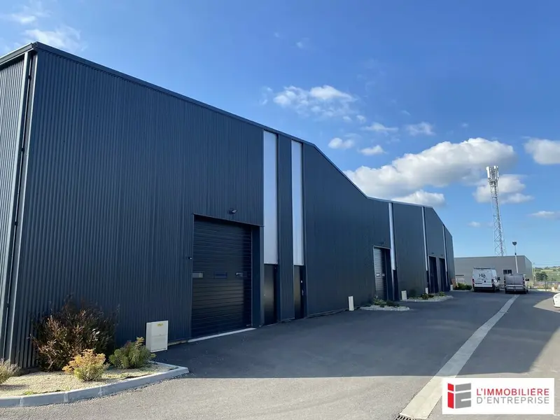 SAINT MALO AGGLOMERATION : LOCAL D'ACTIVITE 200 M² A LOUER