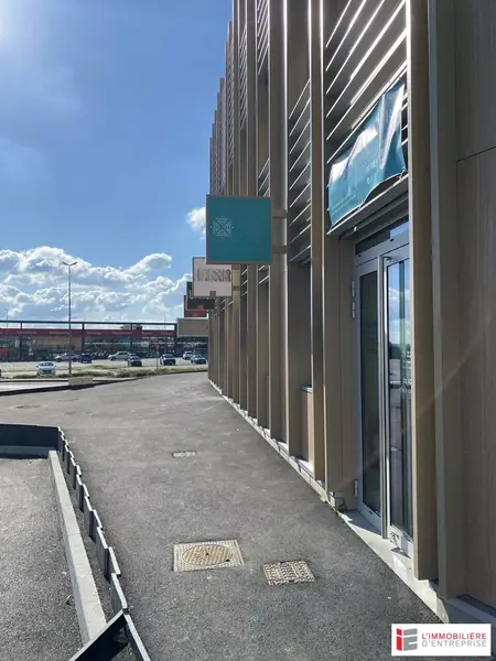 Entrepôt / Activité à louer - Châteaugiron (35410) - 137 m² - 1 940 €/mois