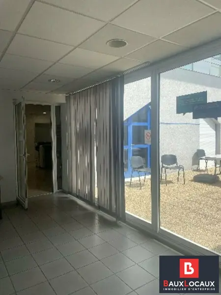 A LOUER, BUREAUX D'ENVIRON 845M² proche CAPSUD