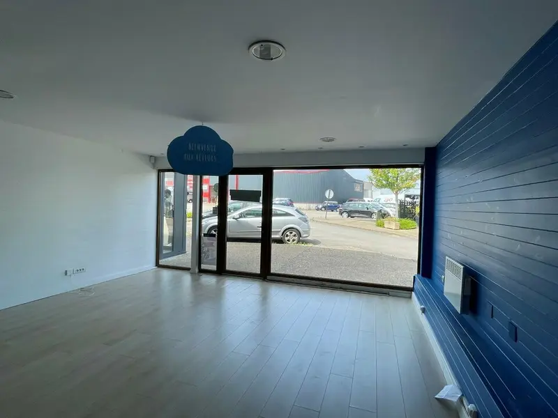 Local Commercial à louer - Séné (56860) - 100 m² - 1 000 €/mois
