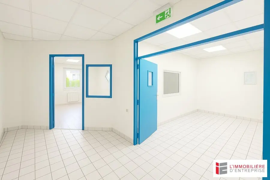 À louer  Bureaux avec dépôt  290 m²  Betton