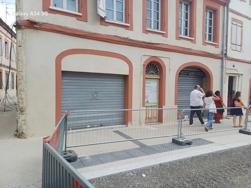 À VENDRE OU À LOUER  LOCAUX COMMERCIAUX TOULOUSE SAINT MICHEL 