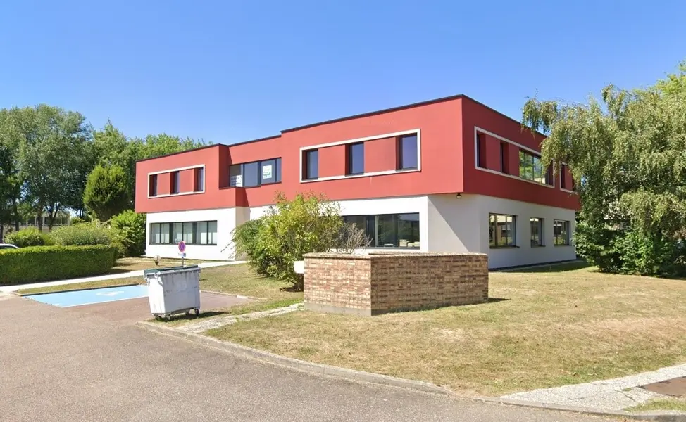 TRES BON ETAT - BUREAUX + PARKINGS.
