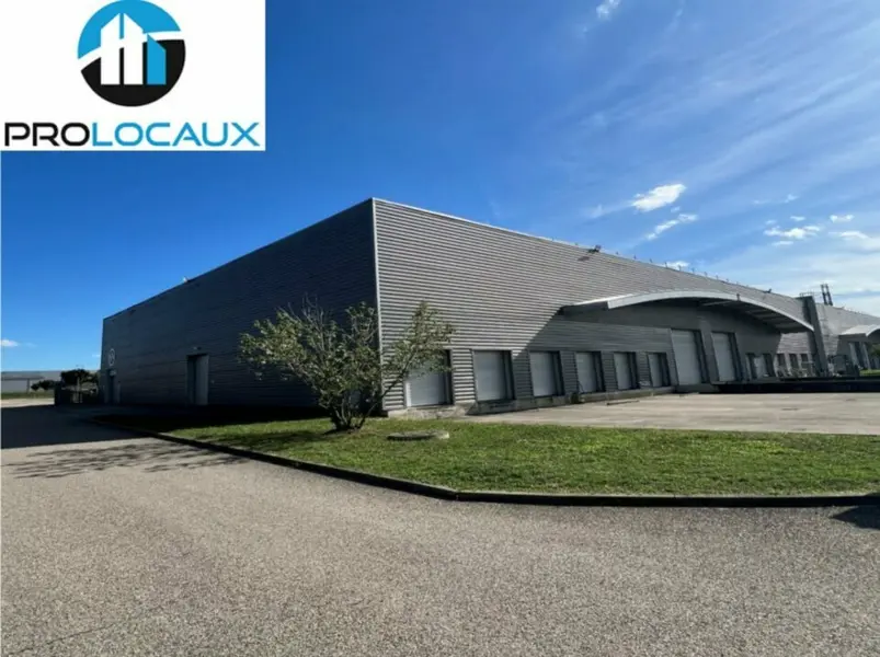 A louer Locaux d'activité 2048.7m² Saint-Priest