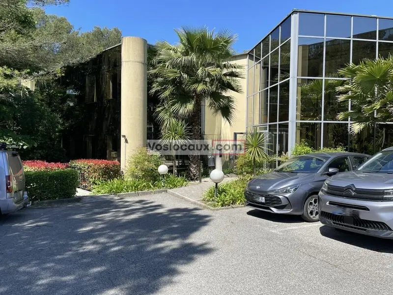 A la vente : Bureau  de 685m² à ANTIBES - LES TROIS MOULINS