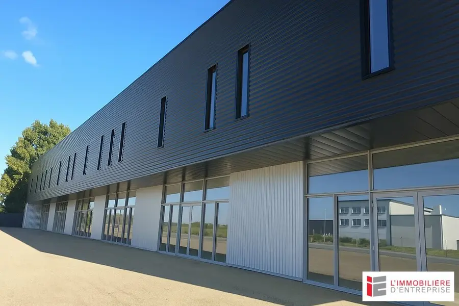 LOCATION  LOCAL D'ACTIVITÉ / COMMERCIAL  340 m²  LA MÉZIÈRE