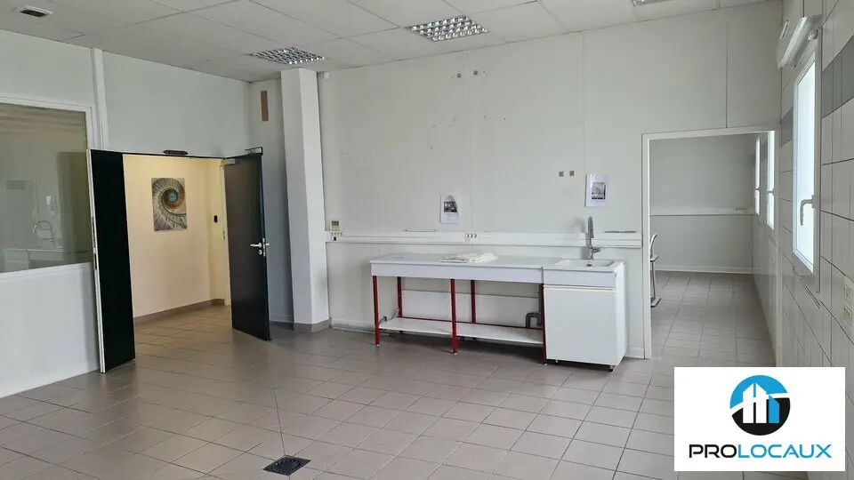 A louer Locaux d'activité 283m² Archamps