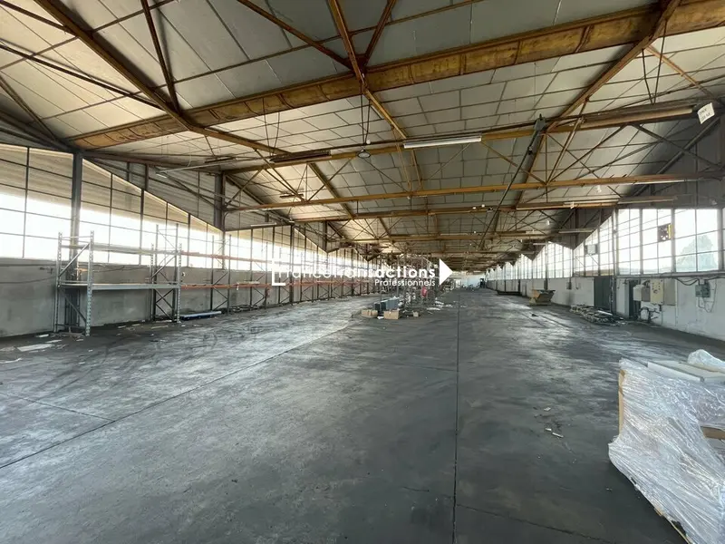 A LOUER LOCAUX COMMERCIAUX 240 à 6500 m² PORTET-SUR-GARONNE