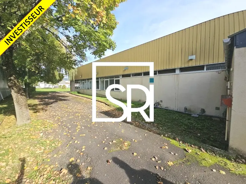 A vendre Entrepôt 2021m² Thiers