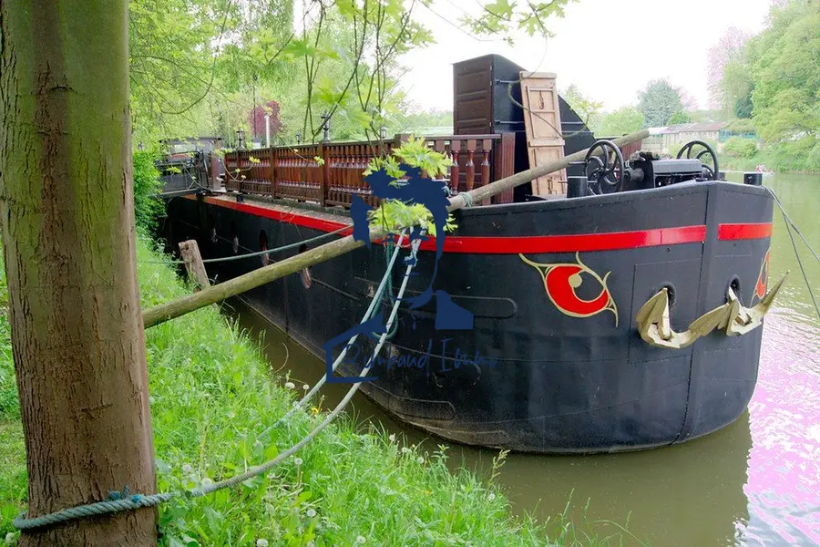 Murs et Fonds Bar Péniche prêt à l'exploitation