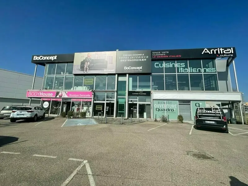 A louer Local commercial  200m² Saint-Priest