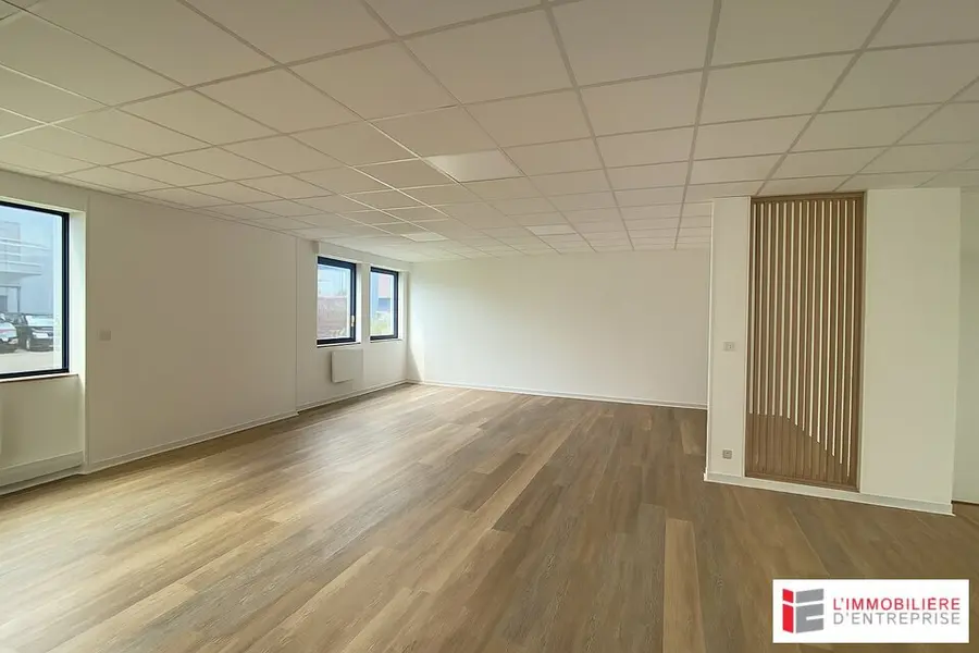 LOCATION  BUREAUX AMENAGES  252 M²  PACÉ, OUEST DE RENNES