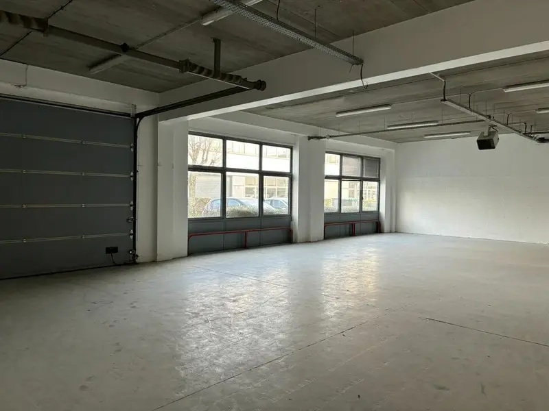 A louer Locaux d'activité 379m² Roissy-en-France