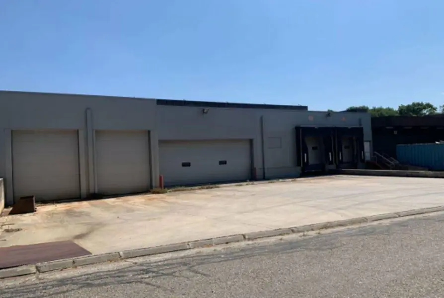 Entrepôt de 378 m² à louer à Canejan avec accès direct depuis l'A63 Entrepôt de 378 m² à louer à Canejan avec accès direct depuis l'A63