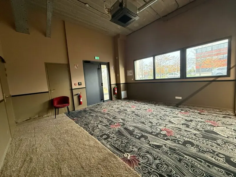 A louer bureaux au RDC d'environ 101,50M² à Isneauville  A louer bureaux au RDC d'environ 101,50M² à Isneauville