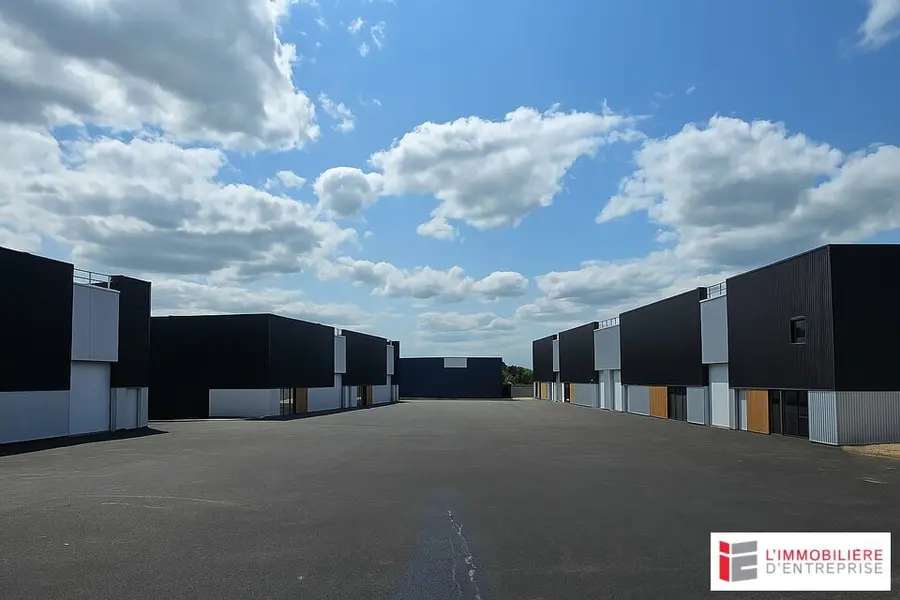 LOCATION  CELLULE D'ACTIVITÉ  200 M²  LA MÉZIÈRE LOCATION  CELLULE D'ACTIVITÉ  200 M²  LA MÉZIÈRE