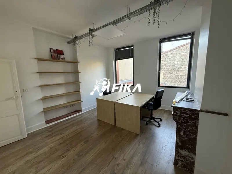 A LOUER BUREAUX 160m² - (31400) TOULOUSE A LOUER BUREAUX 160m² - (31400) TOULOUSE