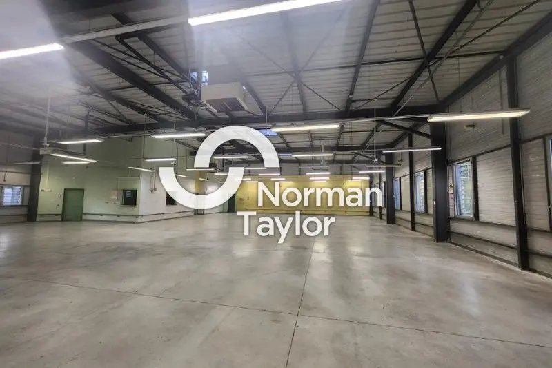 A louer Locaux d'activité 616m² Vendargues A louer Locaux d'activité 616m² Vendargues