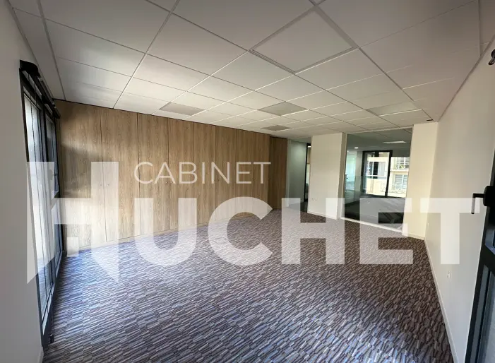 A LOUER CAEN très belle visibilité Bureaux en étage de 83 m2 A LOUER CAEN très belle visibilité Bureaux en étage de 83 m2