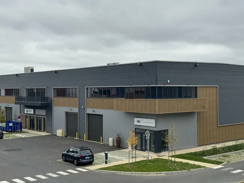 LOCAUX D'ACTIVITES NEUFS A LOUER DISPONIBLES IMMEDIATEMENT LOCAUX D'ACTIVITES NEUFS A LOUER DISPONIBLES IMMEDIATEMENT