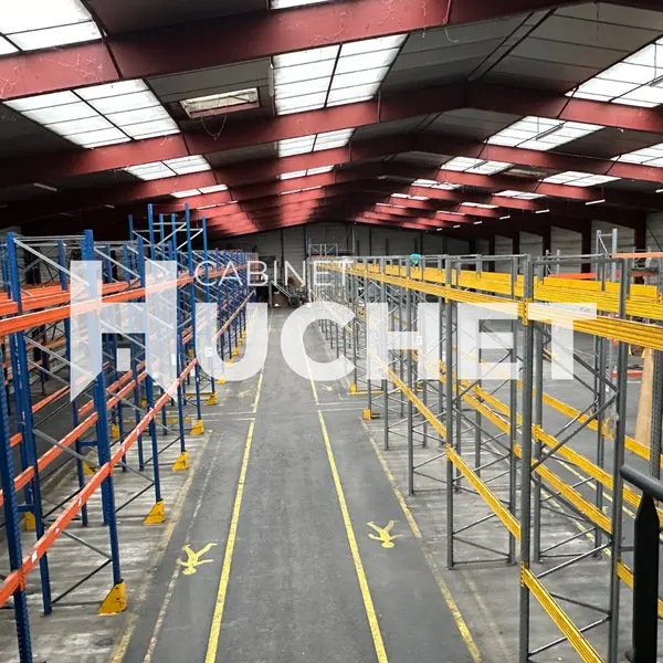 14. CALVADOS au sud-est de CAEN -Entrepôt à louer d'une surf 14. CALVADOS au sud-est de CAEN -Entrepôt à louer d'une surf