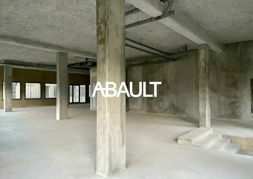 A louer Local commercial  326.4m² Bordeaux