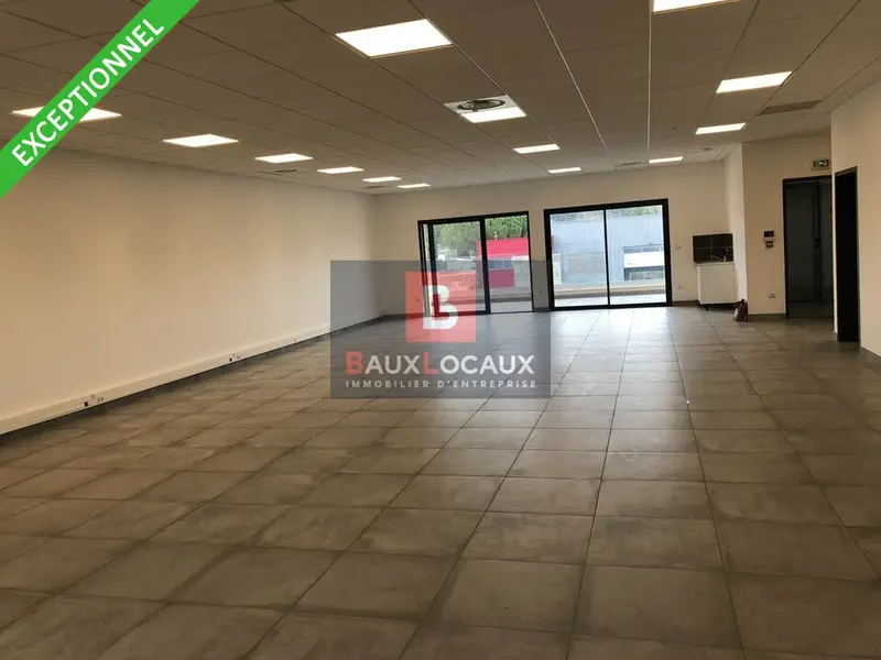 A LOUER MAGNIFIQUE  ET SPACIEUX BUREAU  ACCES PMR