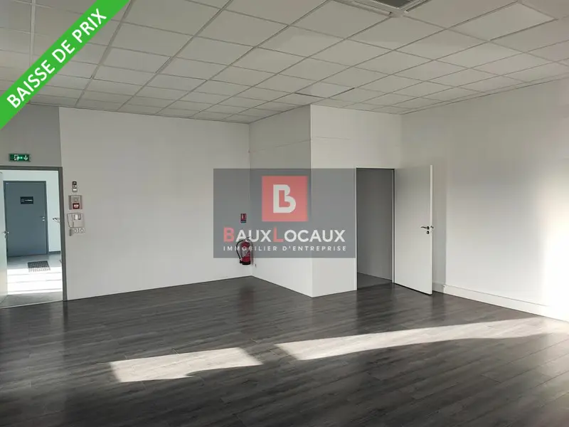 BEAU BUREAU CLIMATISE D'ENVIRON 73 m² AVEC PARKING ET ACCES PMR 