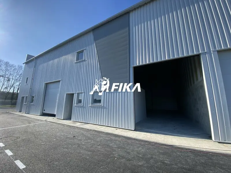 A louer Locaux d'activité 825m² Lespinasse