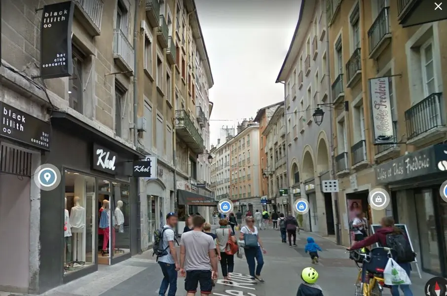 GRENOBLE - Rue piétonne N°1 à très fort flux. 
