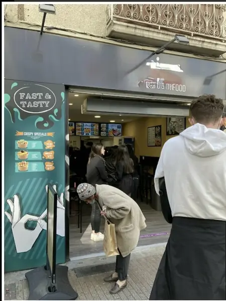 EXCLU - Local commercial en face d'un arrêt de tramway