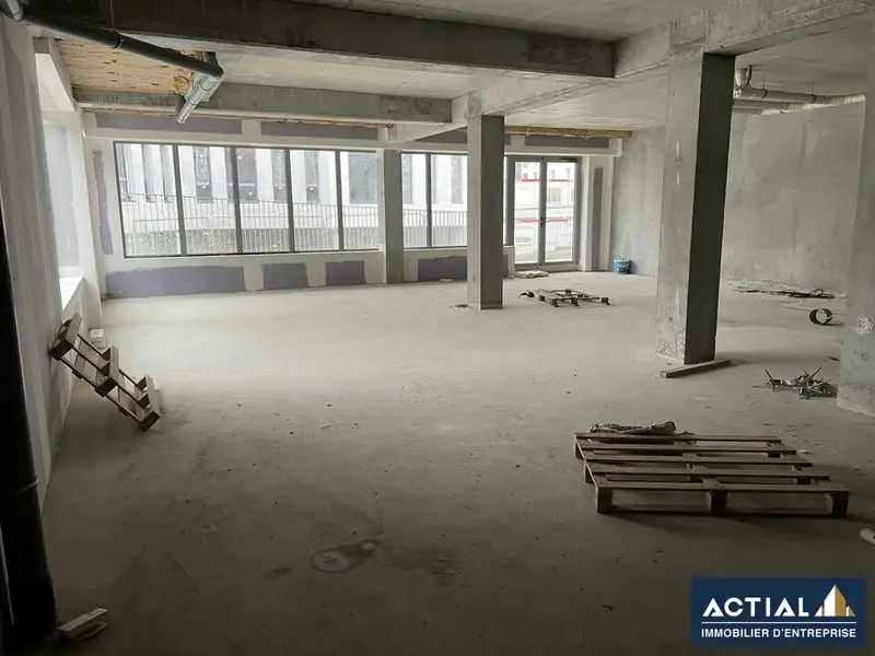 NANTES CENTRE FACULTES - VISIBILE SUR AXE PASSANT