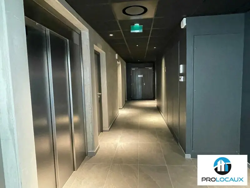 A louer Bureaux 610.98m² Grenoble