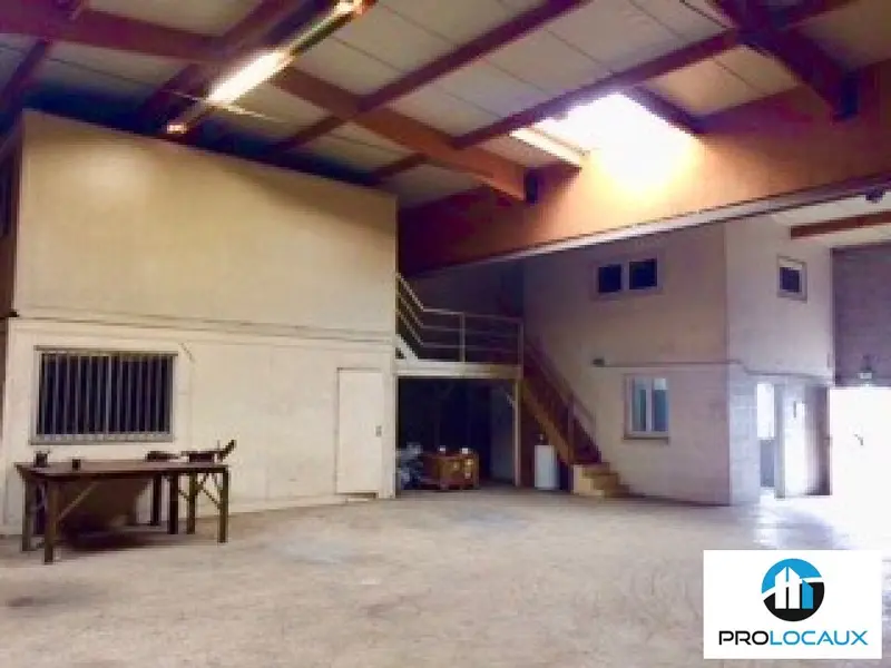 A louer Locaux d'activité 382m² Le Petit-Quevilly
