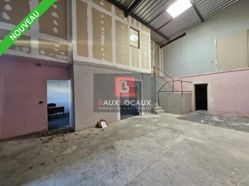 A LOUER LOCAL DE 127 M2 A VENELLE