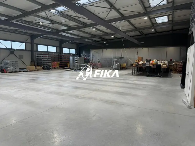 A VENDRE LOCAL D'ACTIVITÉ 2438 m² - (81600) GAILLAC