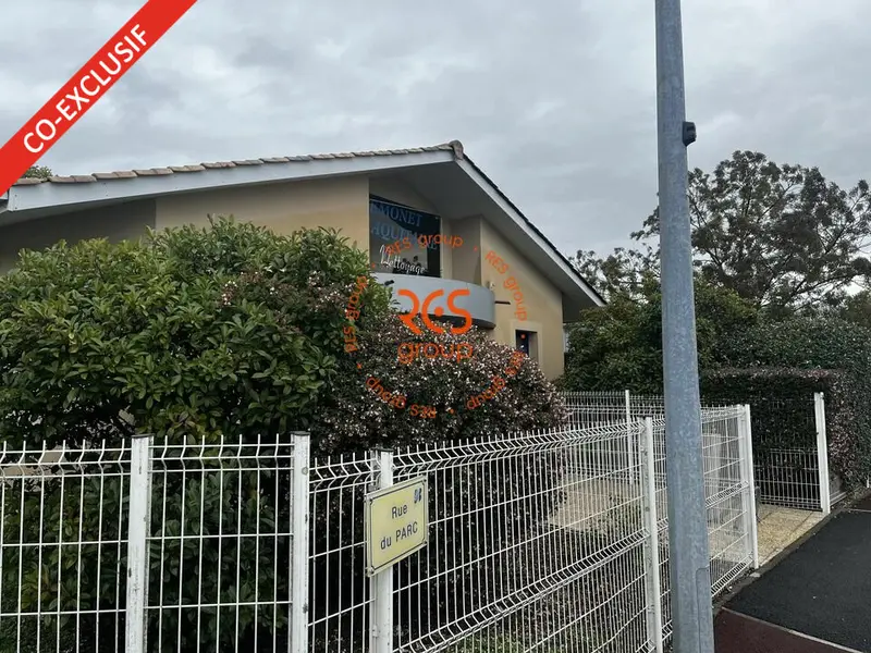 A louer Locaux d'activité 301m² Le Bouscat