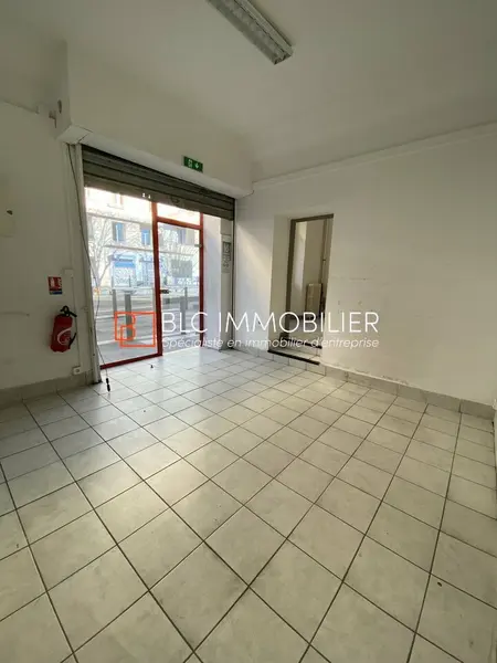 Local lumineux et traversant à louer 68 m2 Avenue Marechal Foch 13004 