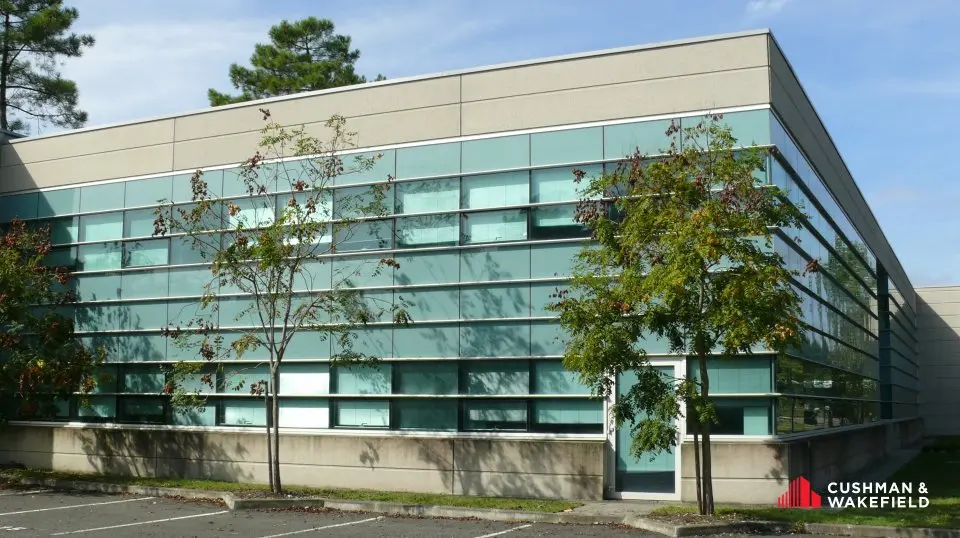 Bureaux à la location de 717 m² divisibles à partir de 338 m²