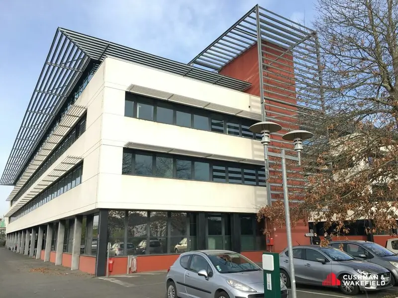 Bureaux à la location de 2 237 m² divisibles