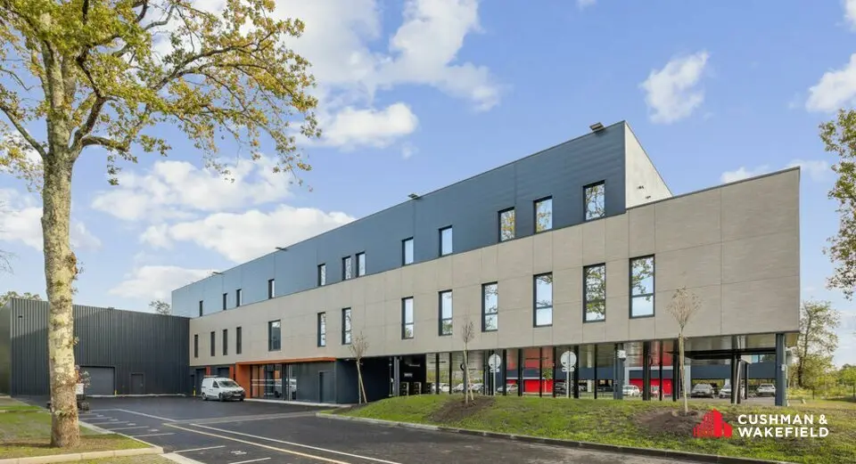 Bureaux de 921 m² divisibles à louer