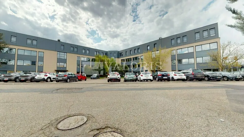 A louer Bureaux 661.2m² Écully