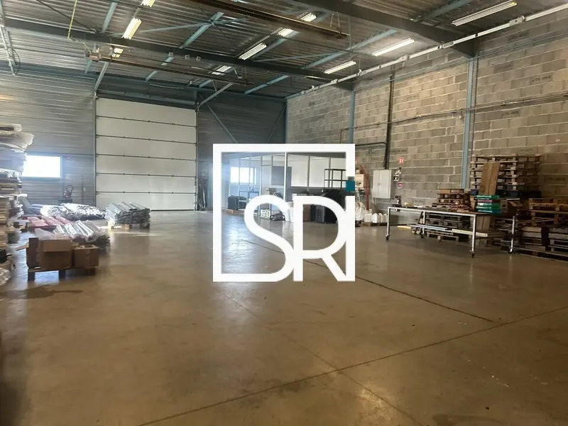 A vendre Entrepôt 976m² Creuzier-le-Neuf