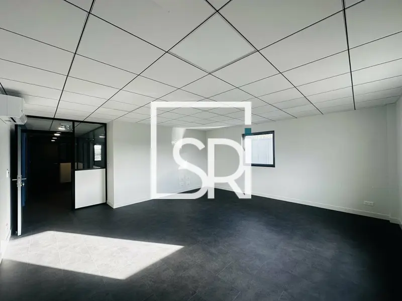 VENTE BUREAUX NEUFS - 250 M² - PONT-DU-CHATEAU 63430